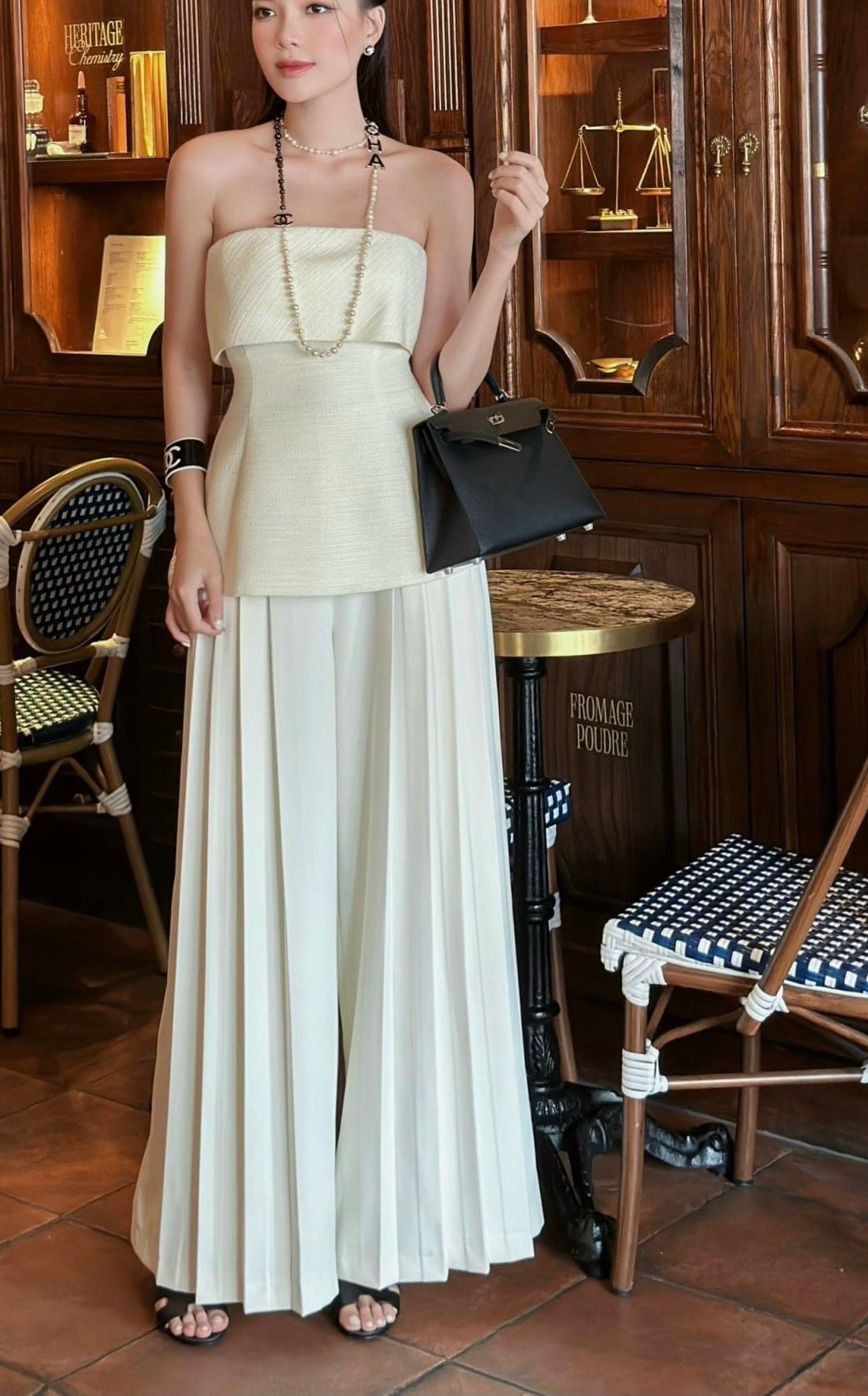 Sleeveless top & Pleated Wide-led pants